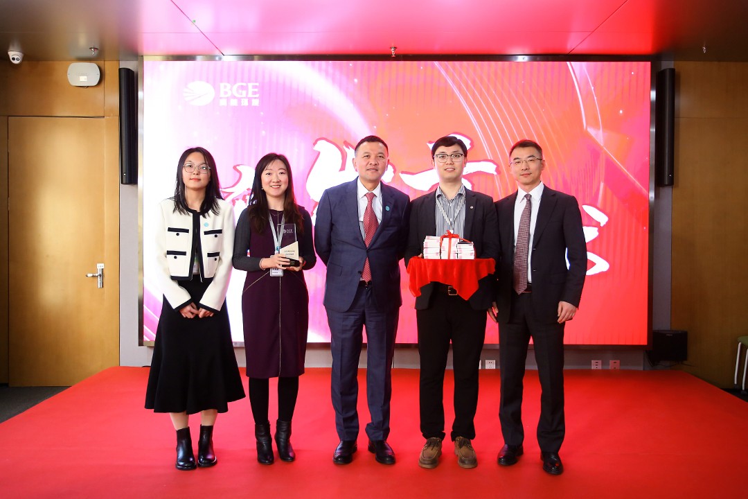 1674957980961569.jpg 突出貢獻(xiàn)獎(jiǎng).jpg